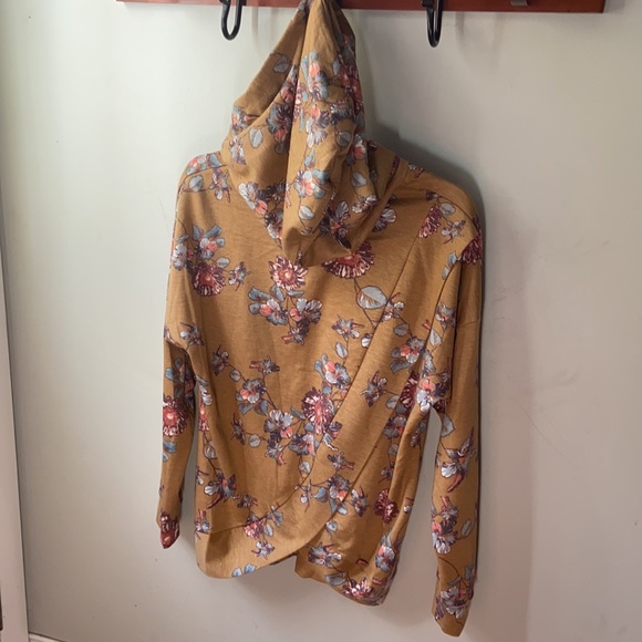 Comfy split back light weight fall sweatshirt - Picture 4 of 5